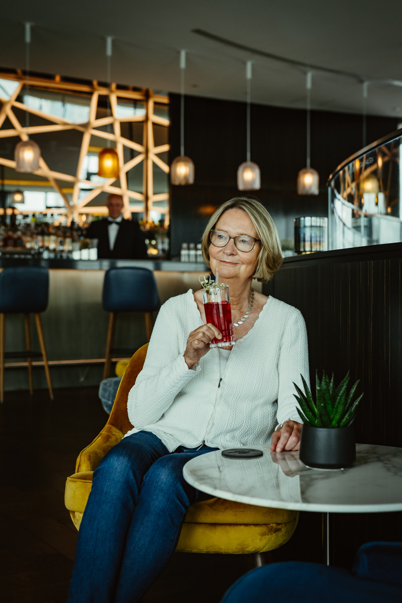 Bild 6: an der Hotelbar mit Kirsten Boie