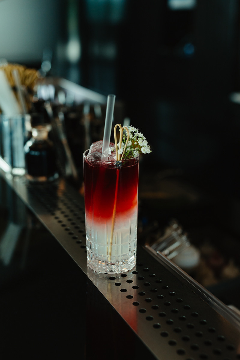 Bild 1: an der Hotelbar mit Kirsten Boie