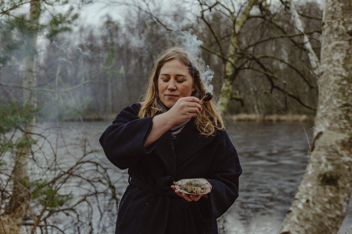 Image 2: die moderne Hexe